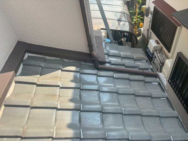 壁際の瓦屋根状況